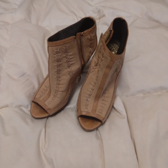 Vince Camuto Suede zip up heels - Picture 3 of 6